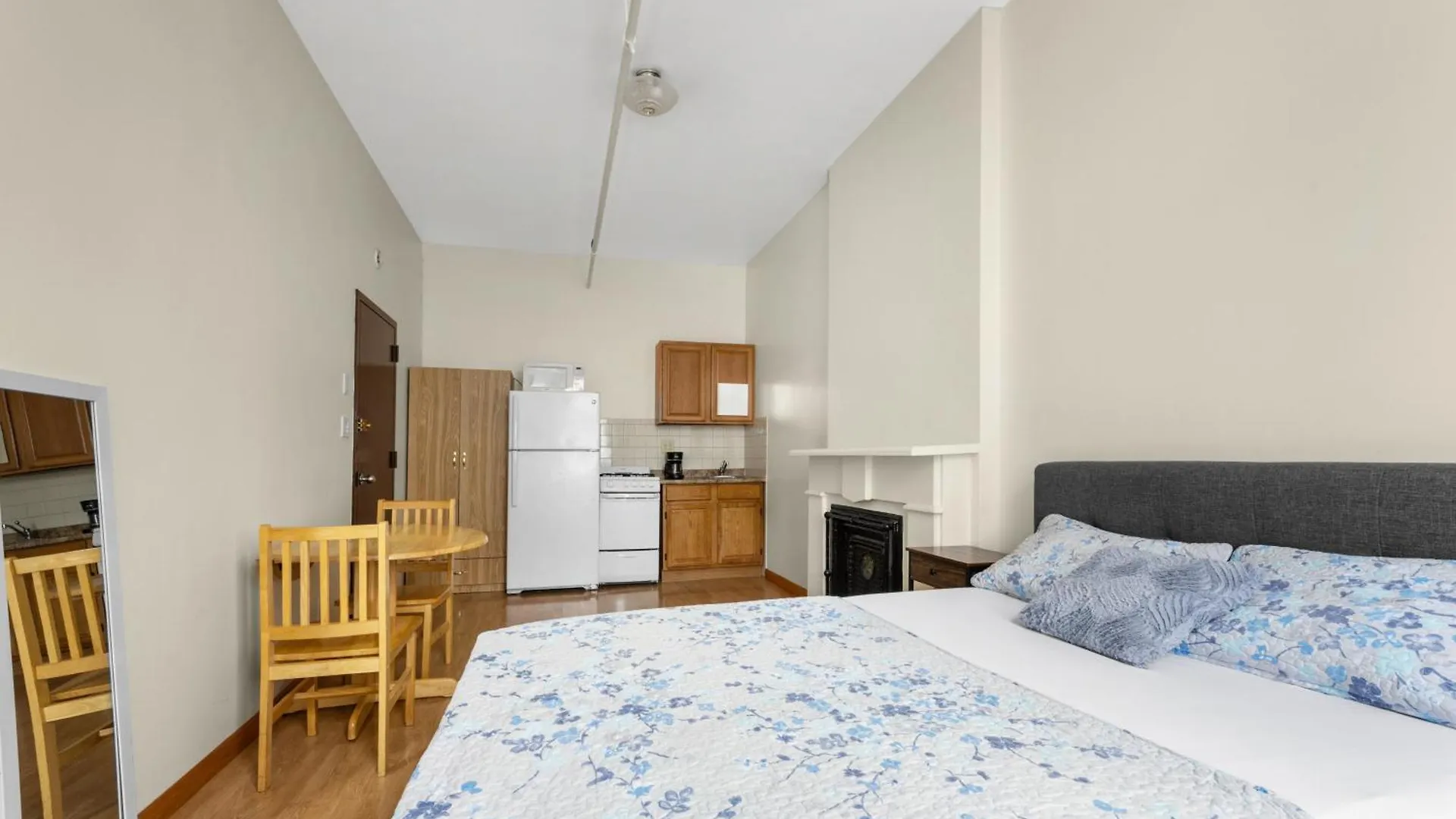 West 30Th Street Guest House contacts